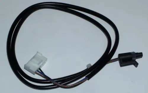 Kabelbaum mit einem weißen Stecker und einem schwarzen Anschluss, geeignet für Daikin Altherma 3 R W.